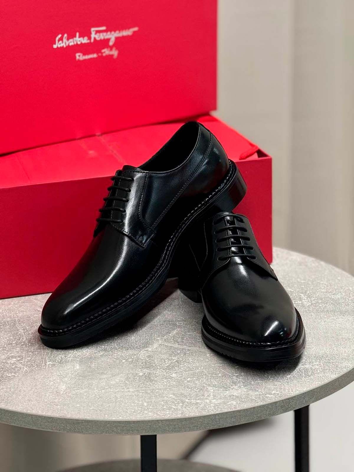 Salvatore Ferragamo Туфли из кожи Черный