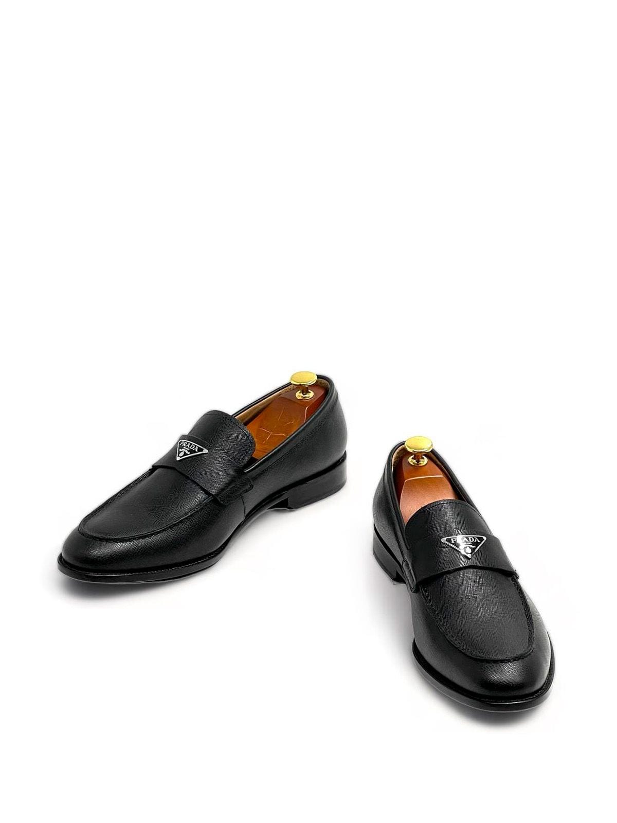 Prada Лоферы из кожи Черный