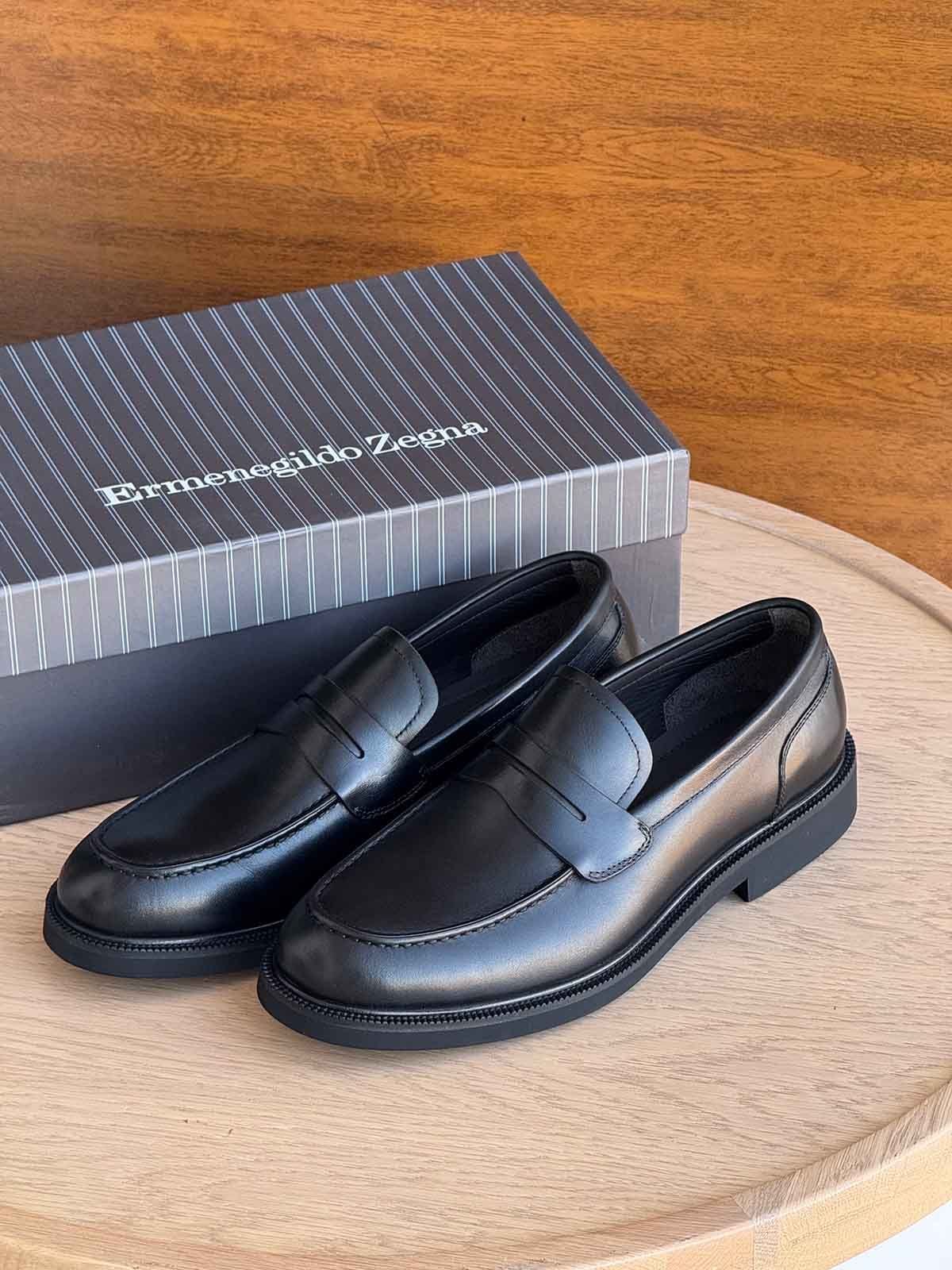 Ermenegildo Zegna Лоферы из кожи Черный