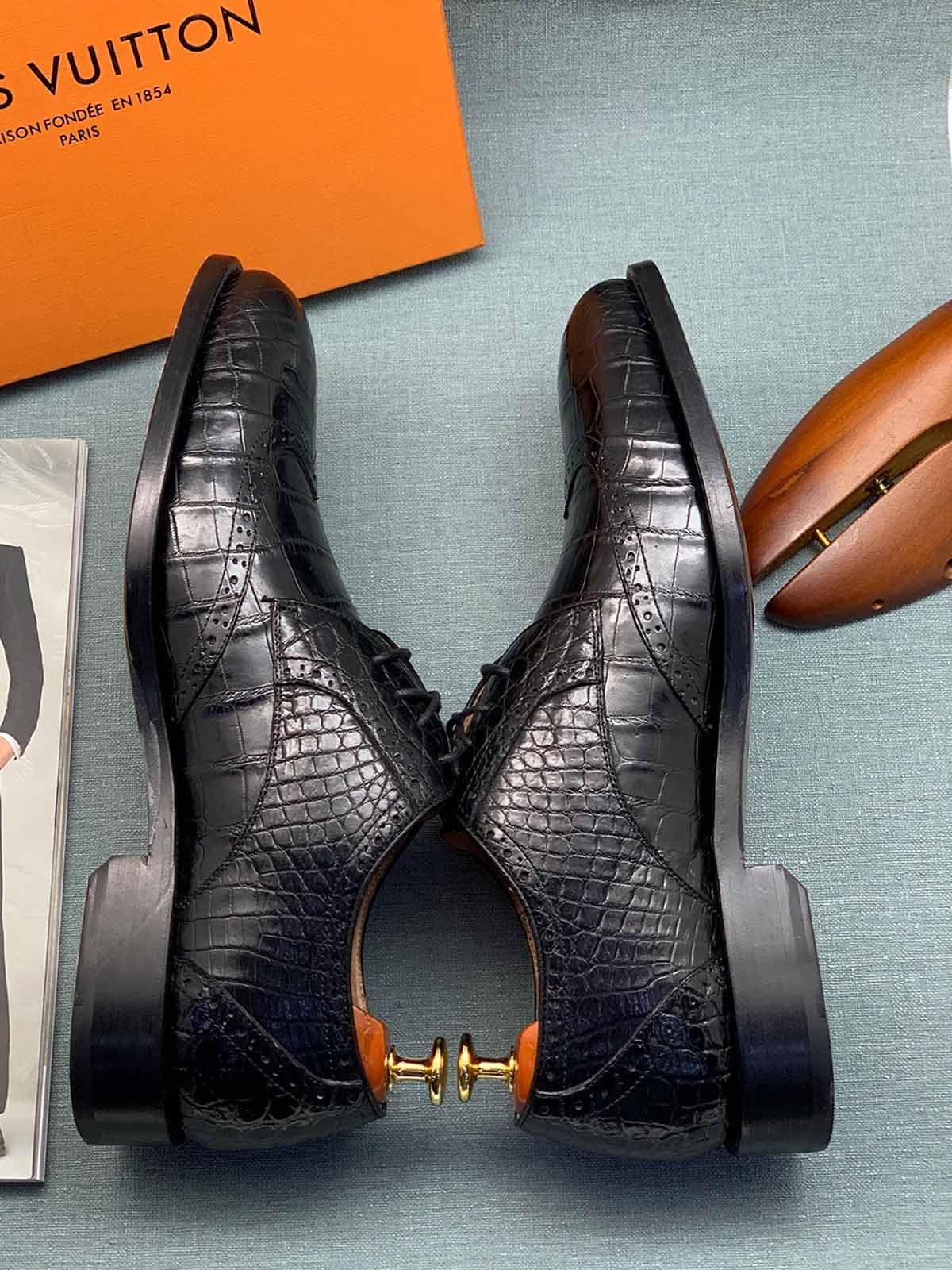 Louis Vuitton Туфли из кожи крокодила Черный