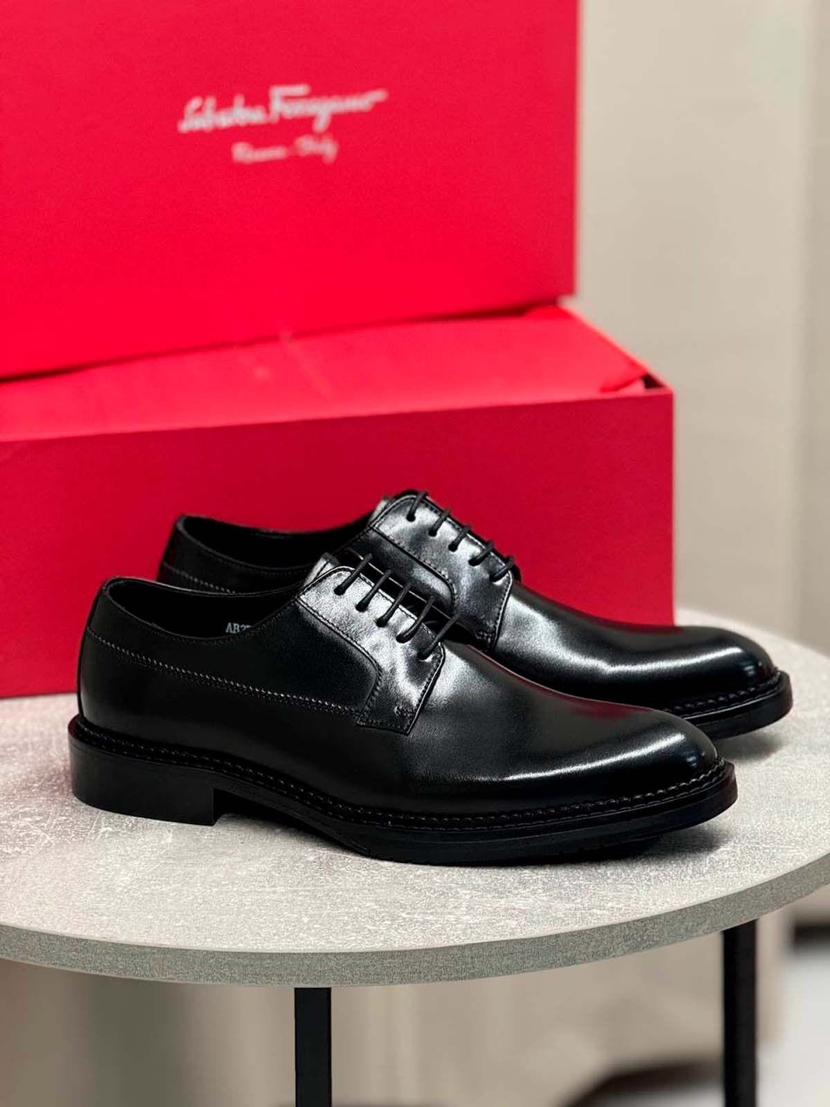 Salvatore Ferragamo Туфли из кожи Черный