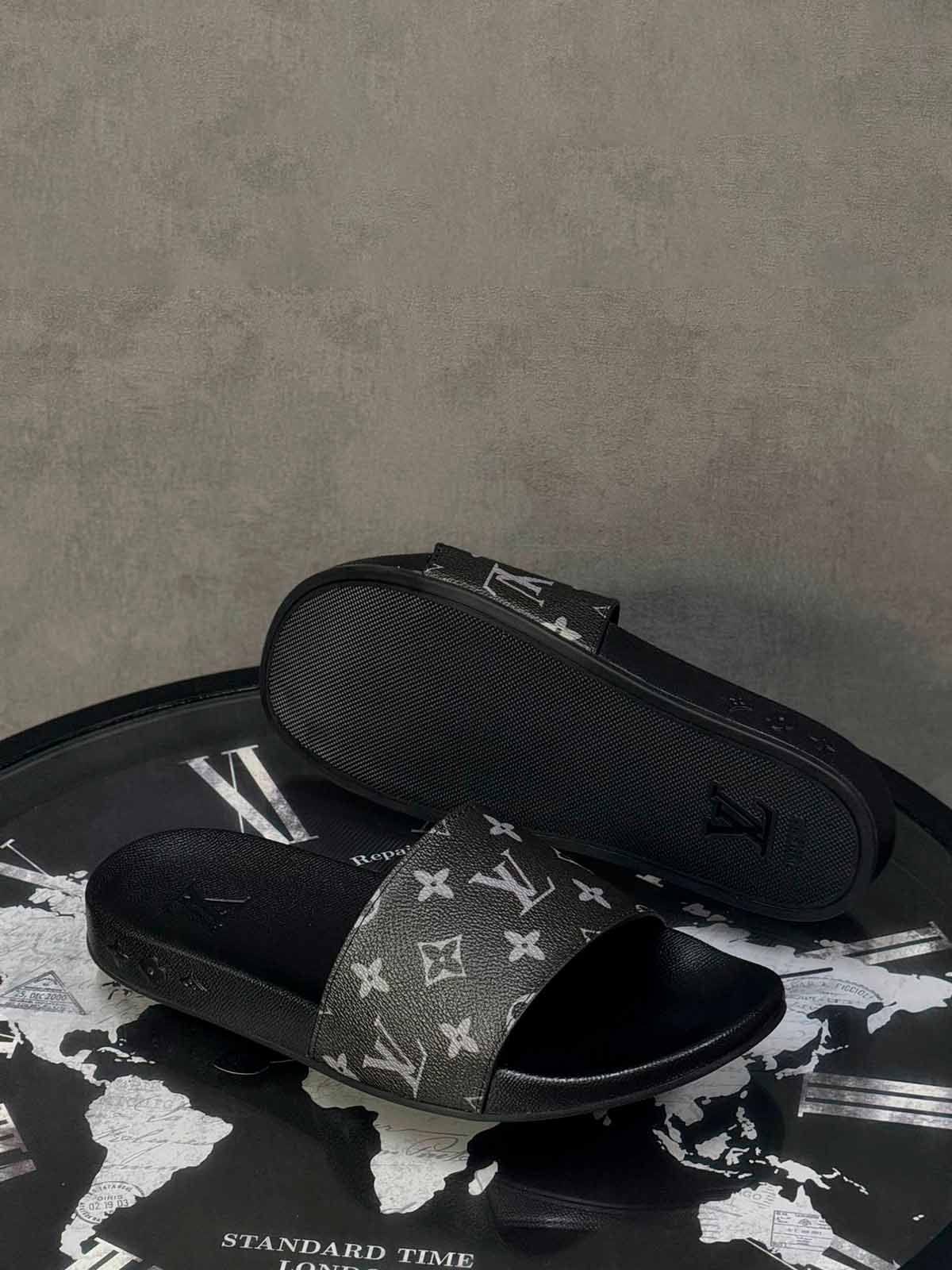 Louis Vuitton Шлепанцы из канвы Серый
